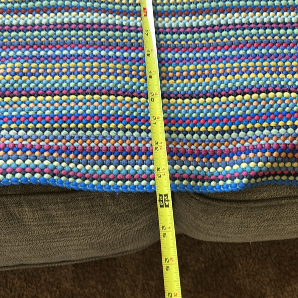 Colorful Woven Rug with Tassels. - Picture 7 of 9
